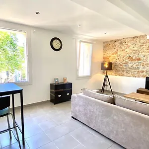 appartement-t3-chic-quartier-du-cap-brun.fr-provencehotel.com/